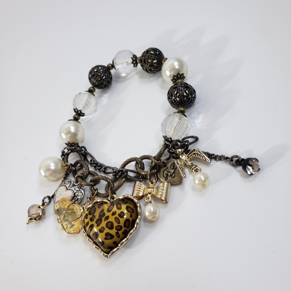 COPY - Betsey Johnson lucite heart charm bracelet - Picture 3 of 4